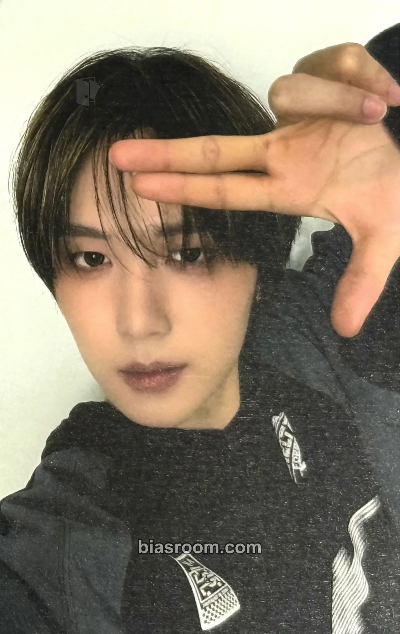 Gihyeon 'Catch The Wave' Tour Photocard - NouerA - NouerA K-pop photocard