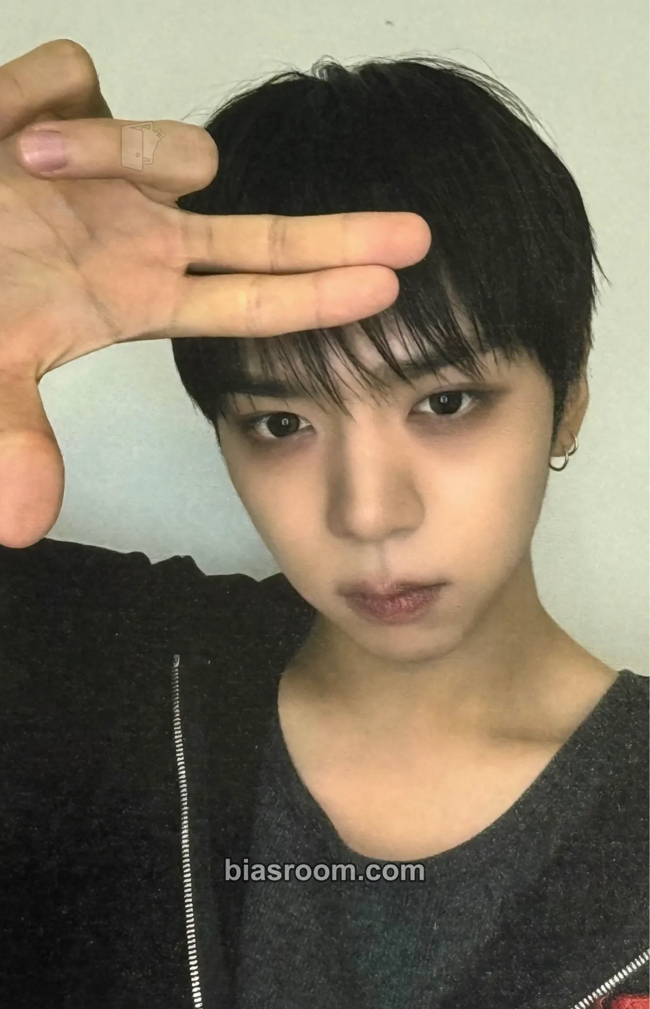 Hyunjun 'Catch The Wave' Tour Photocard - NouerA - NouerA K-pop photocard