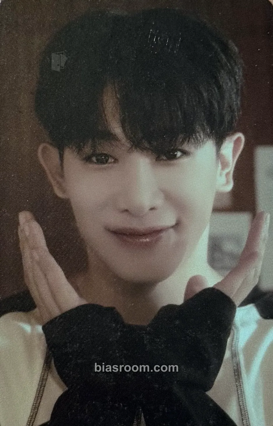 Wonho 2023/2024 Season's Greetings - Travel in 2023, Vacation in 2024 Photocard - Wonho K-pop photocard