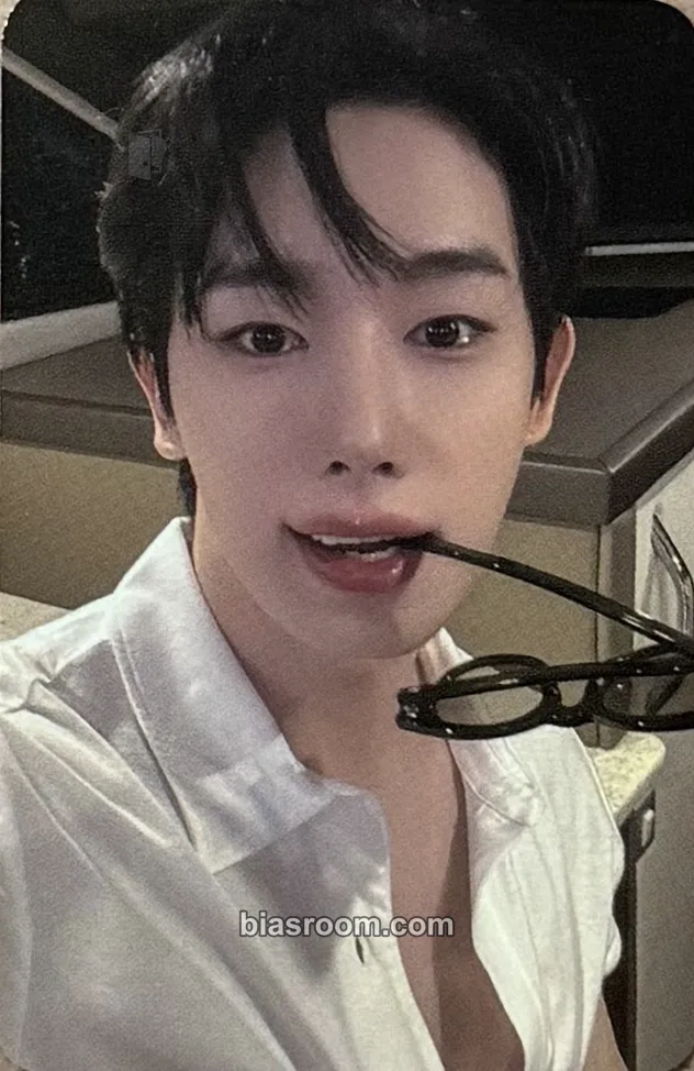 Wonho 2025 Season's Greetings - Bright Sky Photocard - Wonho K-pop photocard