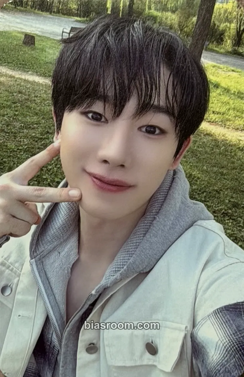 Wonho 2025 Season's Greetings - Bright Sky Photocard - Wonho K-pop photocard