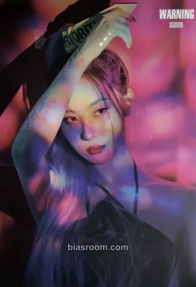 Sunmi - Sunmi - WARNING Album poster