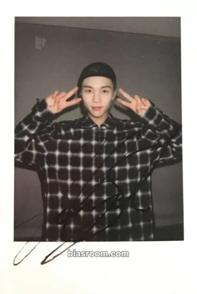NCT 127 - Johnny - Sticker Album round 4 withfans / yizhiyu (yzy) video call (fancall) polaroid