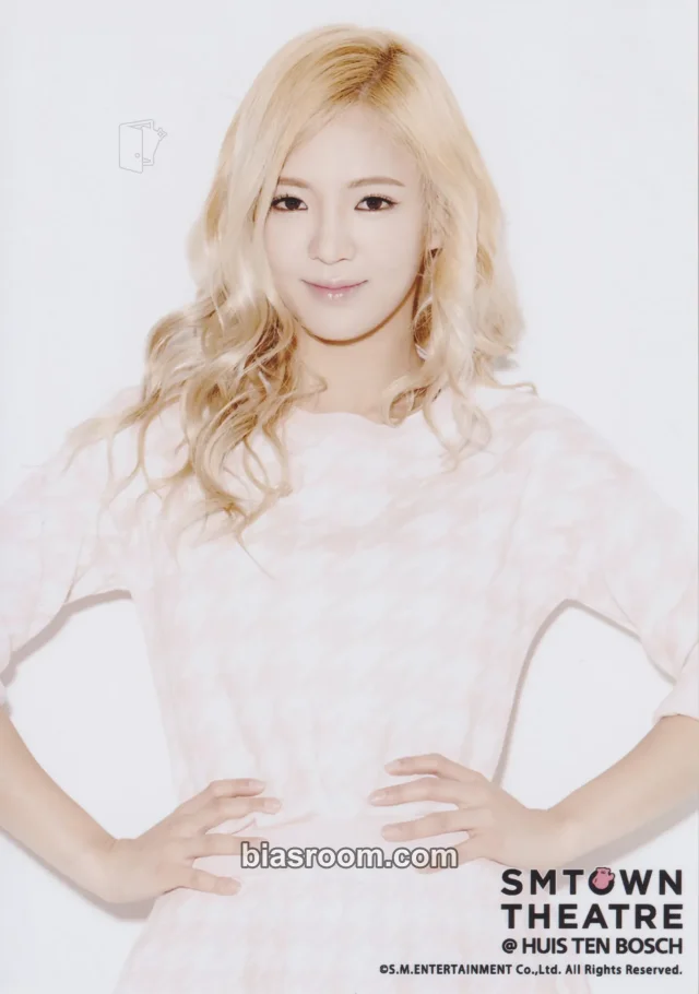 Girls' Generation - Hyoyeon - Huis Ten Bosch: SM Town Theater - Hologram Concert Event postcard