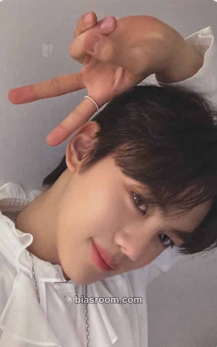 Gyuvin The Moving Seoul Pop-up Store Photocard - ZEROBASEONE - ZEROBASEONE K-pop photocard