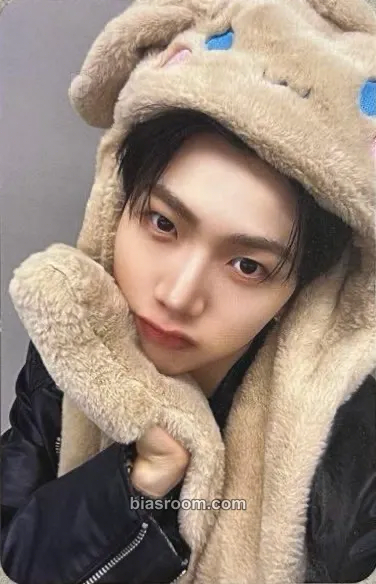 Hyunbin VCF Photocard - ALL(H)OURS - ALL(H)OURS K-pop photocard