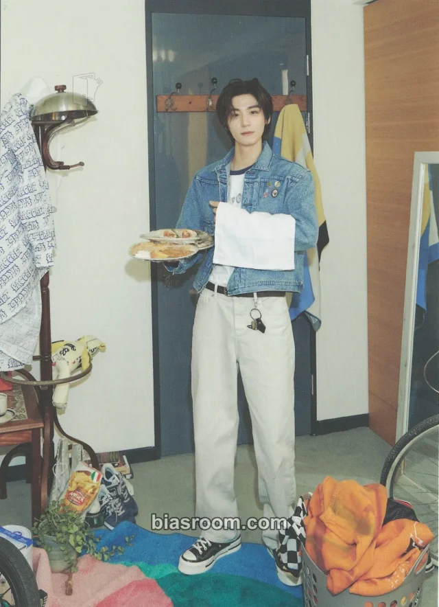 BOYNEXTDOOR - Leehan - WHO! Album postcard album inclusion crunch version