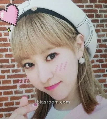 Bora Love Adventure Photocard - Cherry Bullet - Cherry Bullet K-pop photocard