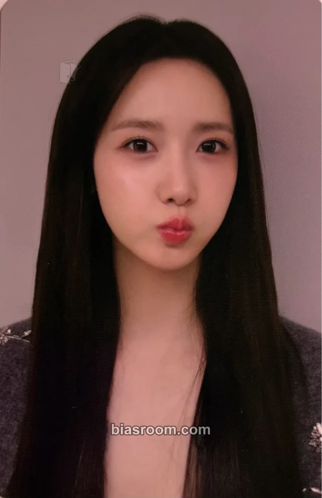 Girls' Generation - Yoona - SMTOWN LIVE 2025 Event photo set merch photocard