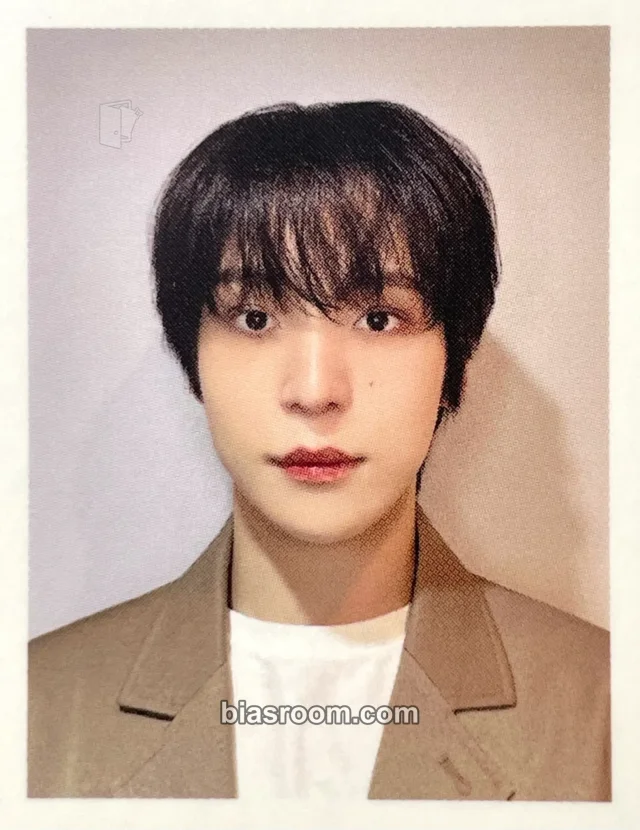 ATEEZ - Yunho - MIGHTEEZ Other id holder id photo merch inclusion merch photocard wonder room