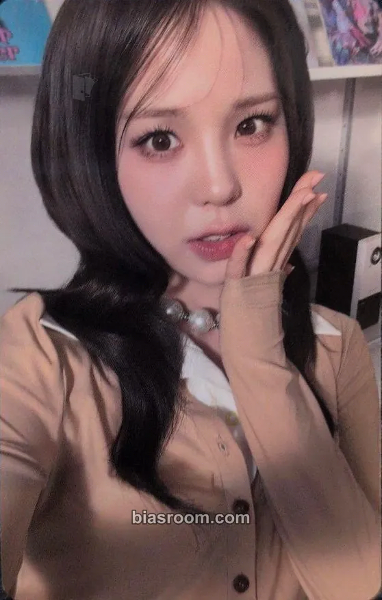 Mako Portfolio Photocard - NiziU - NiziU K-pop photocard