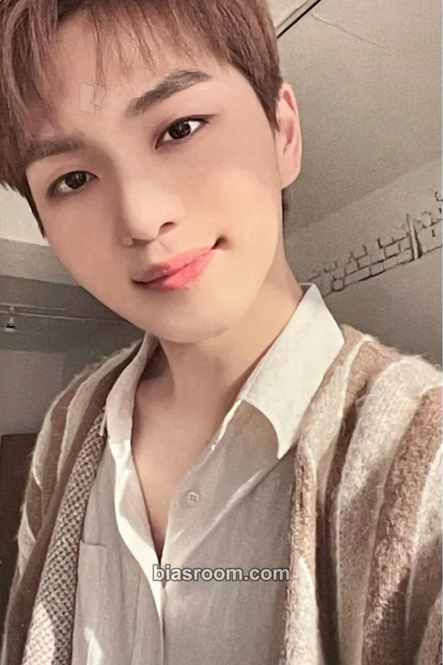PENTAGON - Kino - 2022 Season's Greetings Other photocard set season's greetings kit inclusion