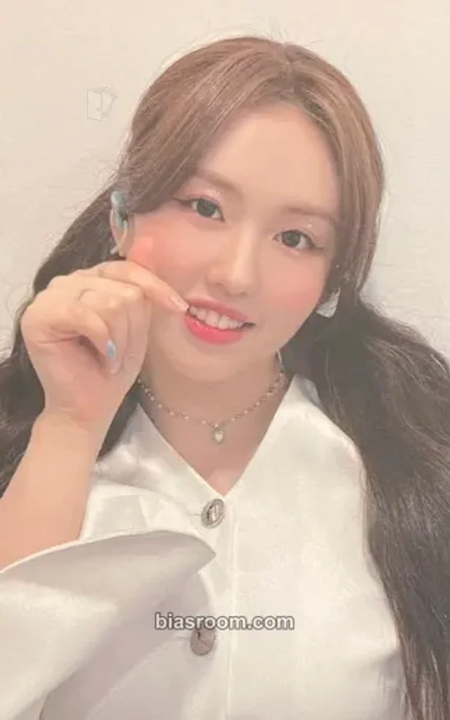 ILY:1 - Hana - Love in Bloom Album fclive tower records japan pob (pre-order benefit)