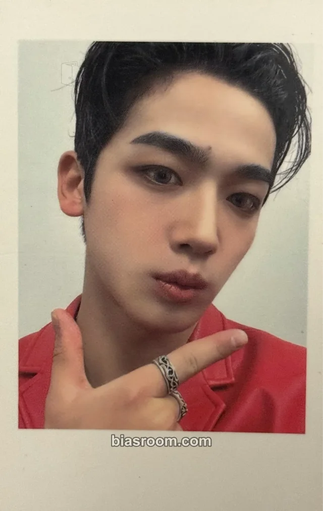 WEi - Yohan - Illusion Album polaroid album photocard