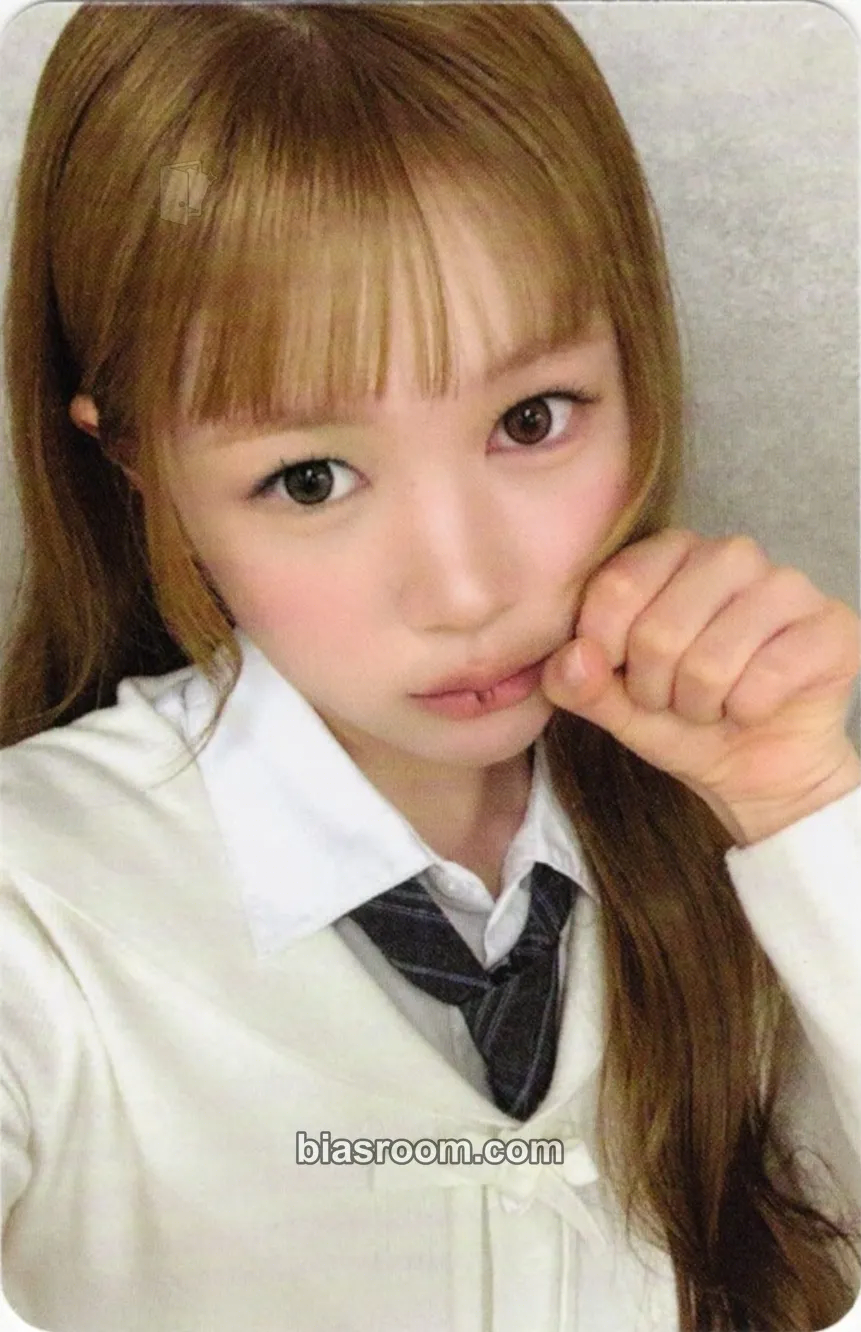 Ye-on Lemon Tang Photocard - Hearts2Hearts - Hearts2Hearts K-pop photocard