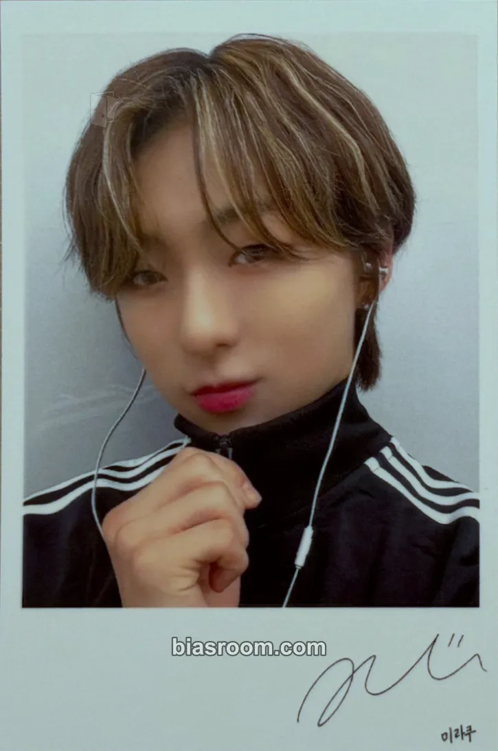 Miraku NouerA 1st Fanmeeting in Japan 'Thank you MA1: Hello NouerA' Photocard - NouerA - NouerA K-pop photocard