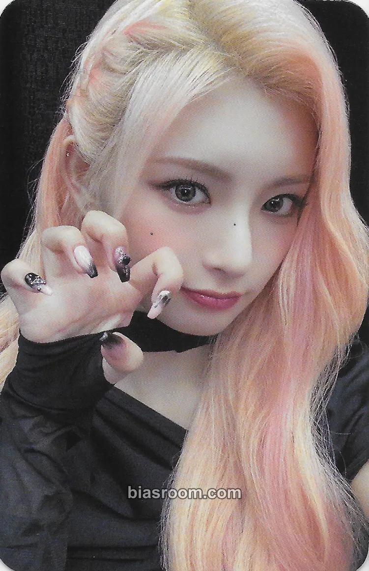 Yiren 2023 EVERGLOW US Tour All My Girls Photocard - EVERGLOW - EVERGLOW K-pop photocard