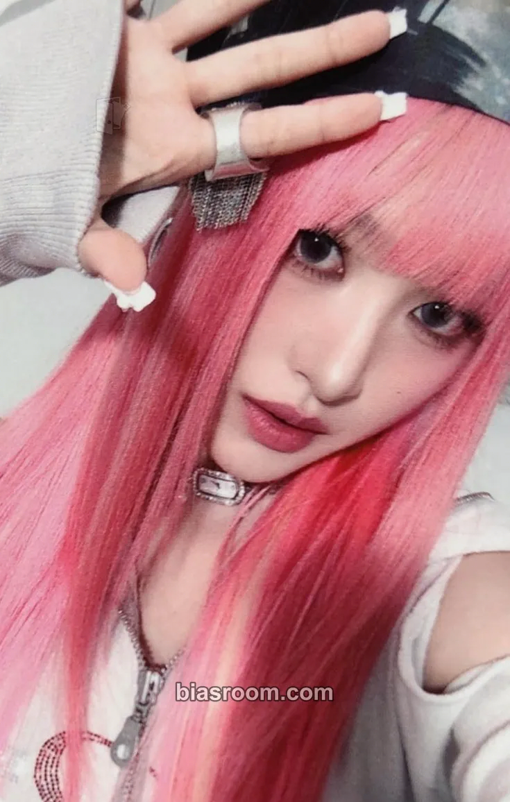 Minami Glow Up Photocard - RESCENE - RESCENE K-pop photocard