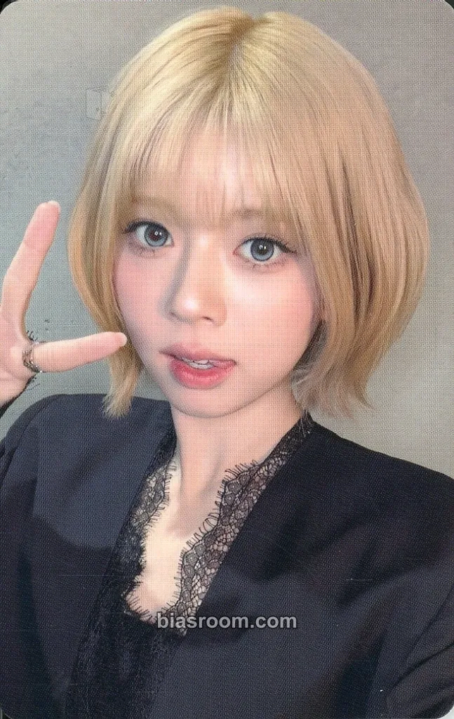 Riku Portfolio Photocard - NiziU - NiziU K-pop photocard