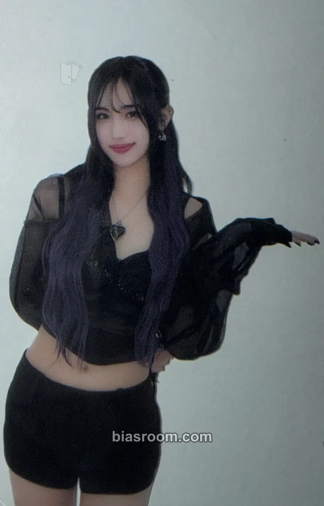 EVERGLOW - Aisha - All My Girls US Tour Event merch photocard transparent/translucent