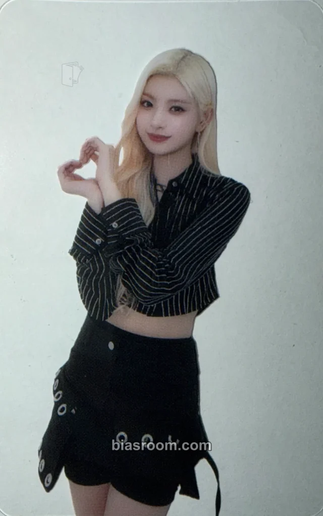 EVERGLOW - Yiren - All My Girls US Tour Event merch photocard transparent/translucent