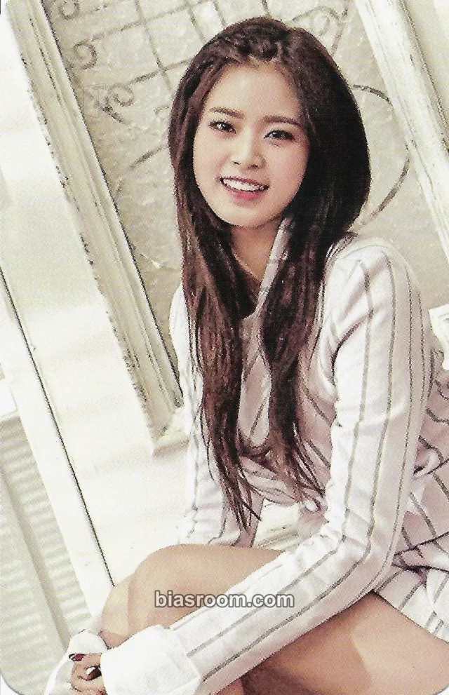 SONAMOO - D.ana - I Think I Love U Album album photocard A version
