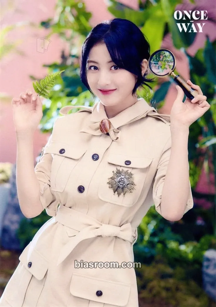 Jihyo 2022 Japan Season's Greetings: ONCE WAY Photocard - TWICE - TWICE K-pop photocard