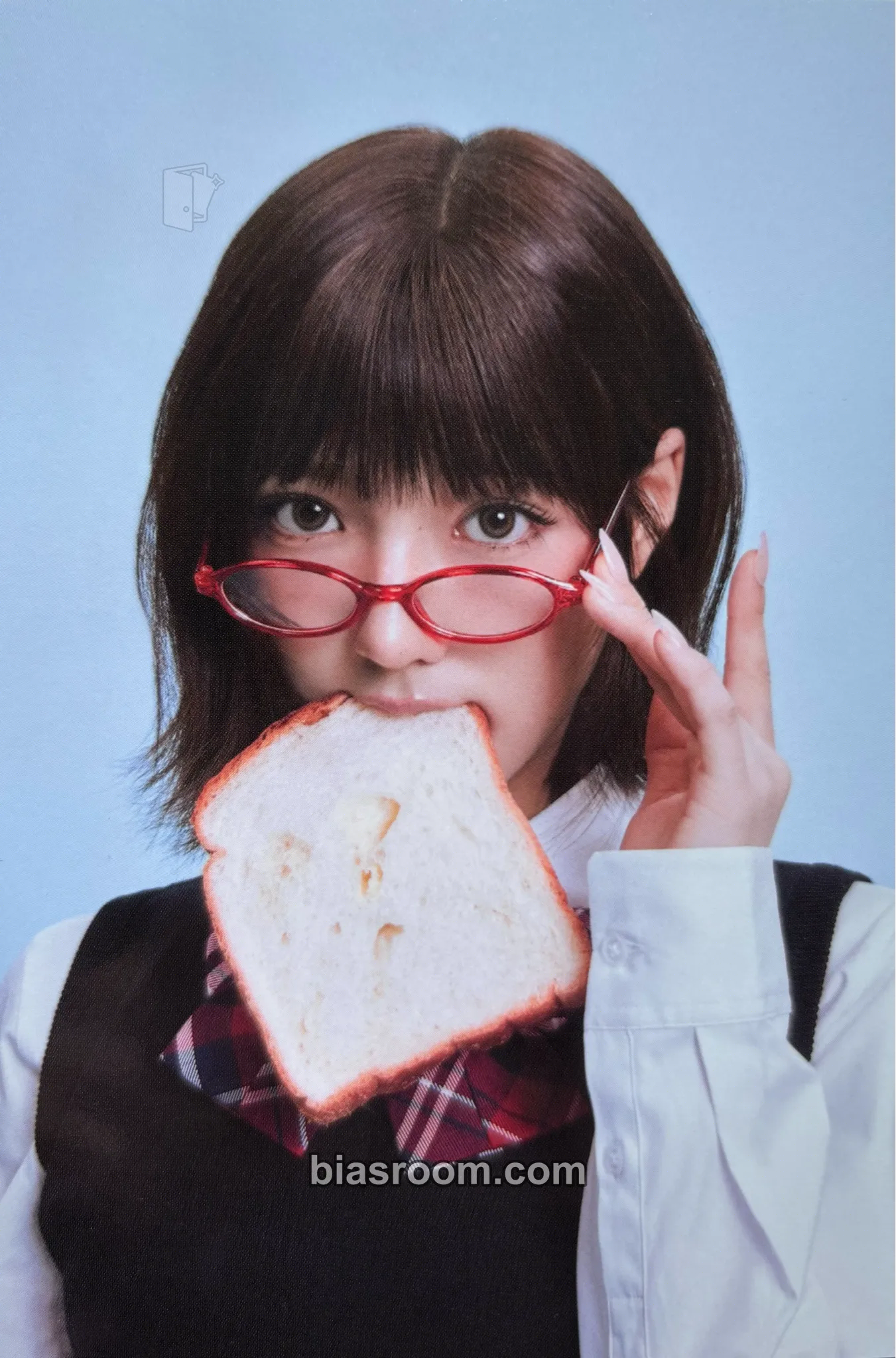 Jiyu 2026 Season’s Greetings: Pop Into Comic Photocard - KiiiKiii - KiiiKiii K-pop photocard