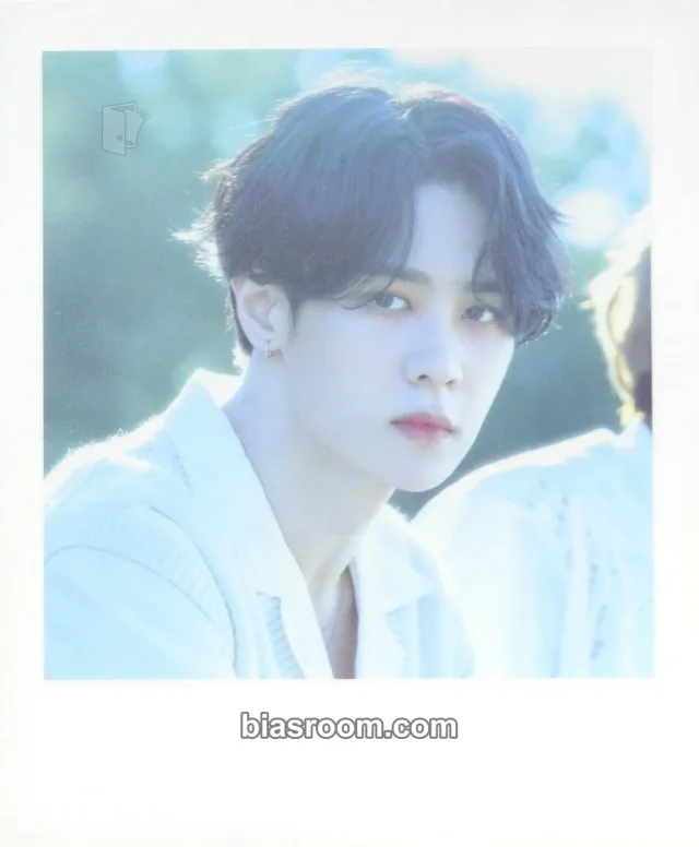 WayV - Kun - Unit MD Other luggage sticker merch inclusion polaroid non-standard size