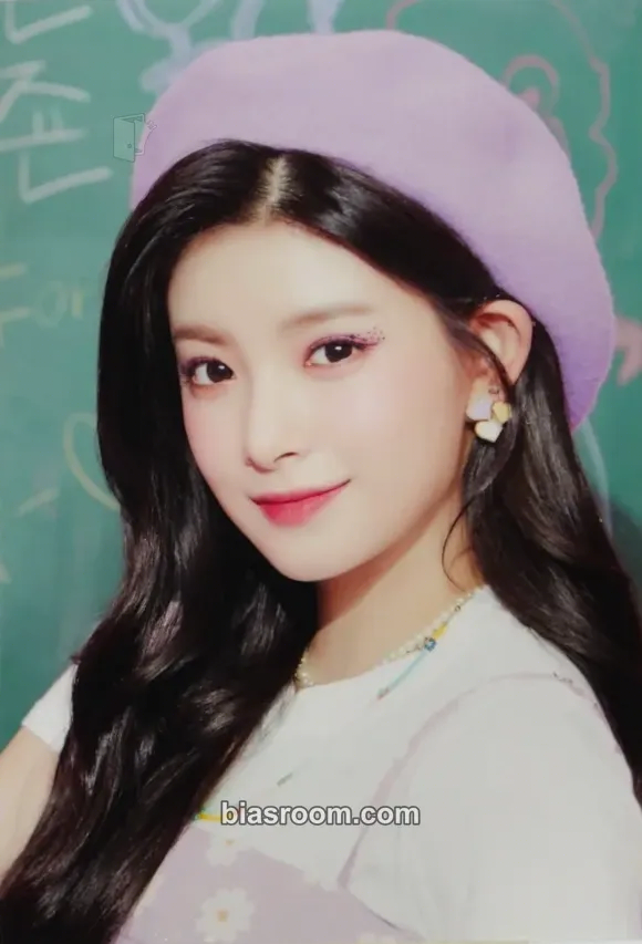 Yiren I ♡ Everglow Forever 1st Fan Club Kit Photocard - EVERGLOW - EVERGLOW K-pop photocard