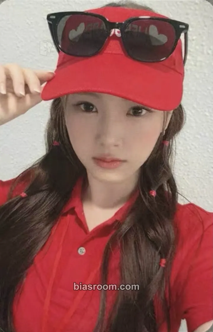 Yihyun SBS Inkigayo MC Photocard - Baby DONT Cry - Baby DONT Cry K-pop photocard