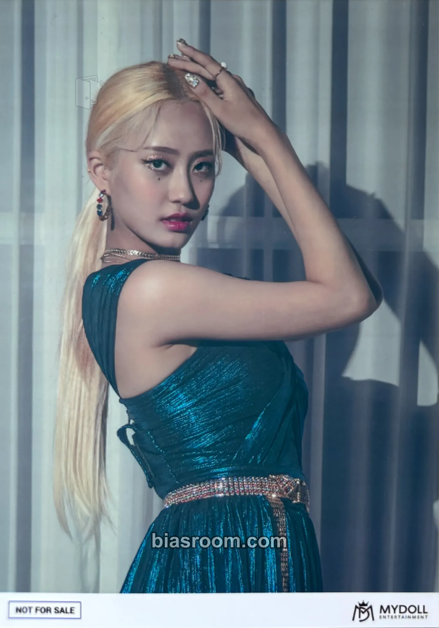 SangA Shadow Play Photocard - PinkFantasy - PinkFantasy K-pop photocard