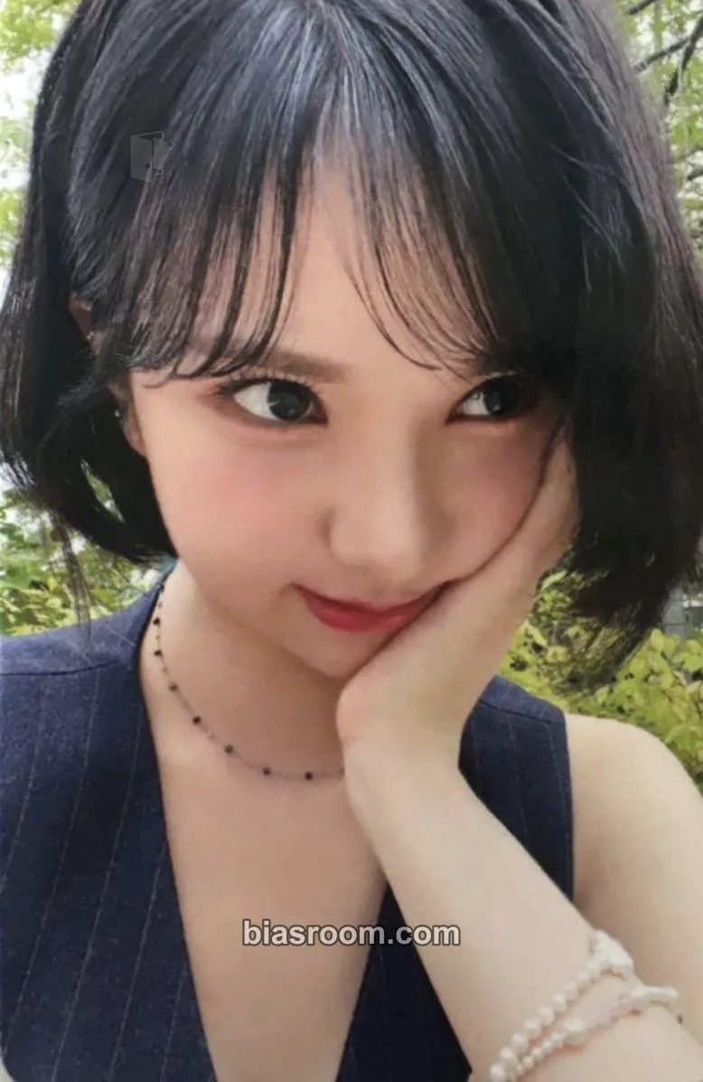 Eunha A Vivacious Girls Club 2023 Season's Greetings Photocard - VIVIZ - VIVIZ K-pop photocard