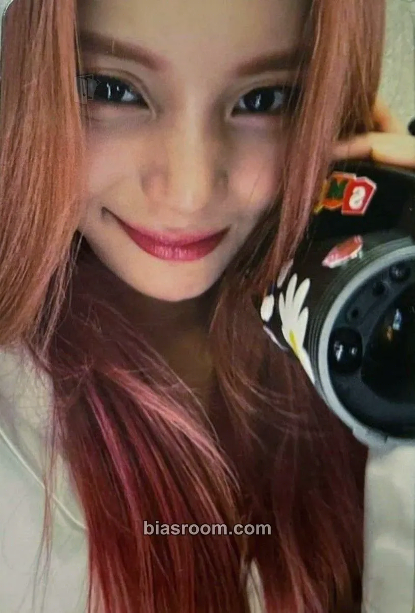 Umji A Vivacious Girls Club 2023 Season's Greetings Photocard - VIVIZ - VIVIZ K-pop photocard