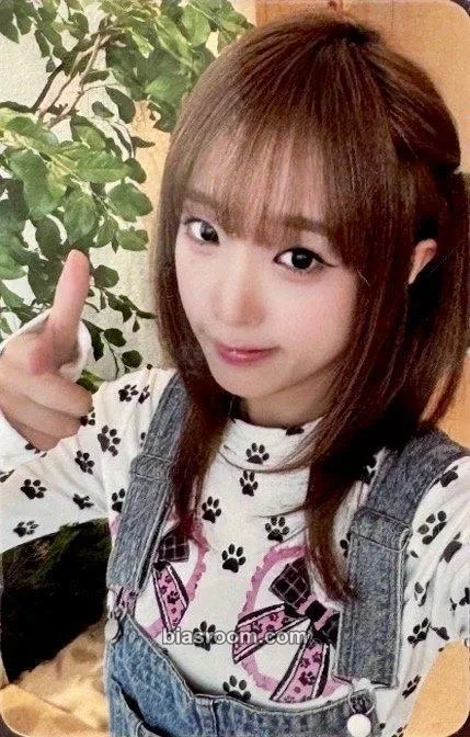 Yena 2026 Yena 1st Live Tour “So Near, Yet So Far, Another Wo2ld!” Photocard - Yena K-pop photocard