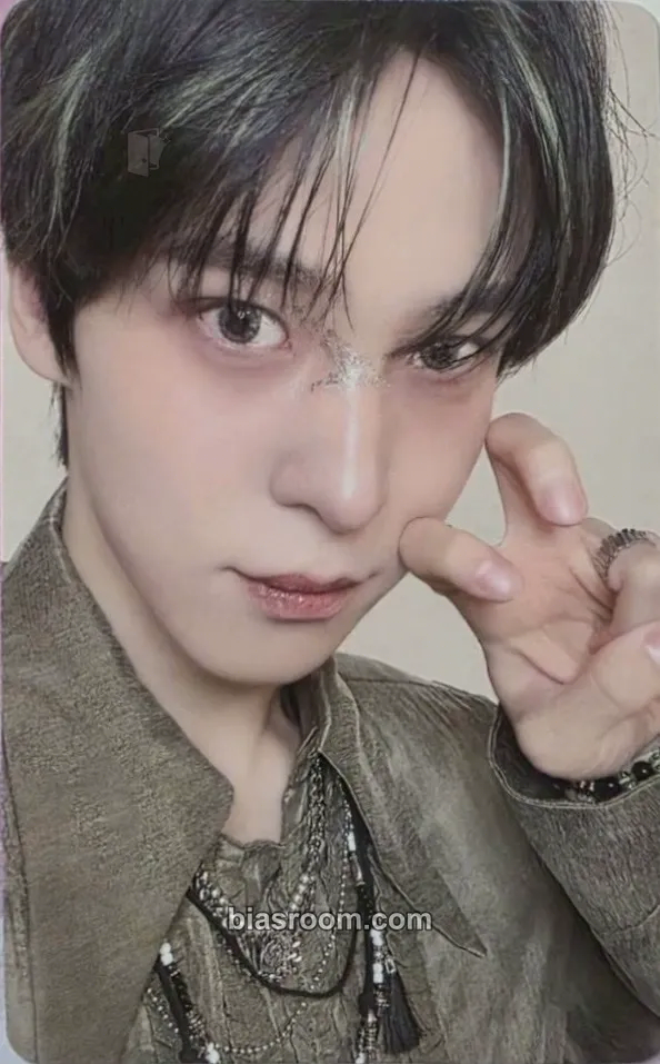 Yunho GOLDEN HOUR : Part.5 Photocard - ATEEZ - ATEEZ K-pop photocard