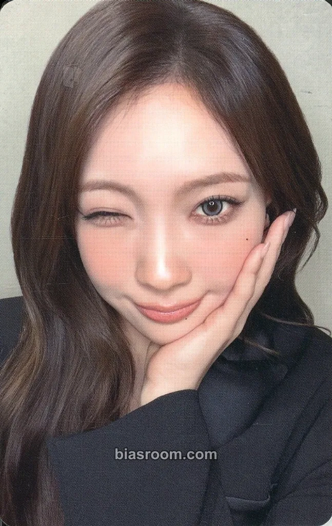 Mayuka Portfolio Photocard - NiziU - NiziU K-pop photocard