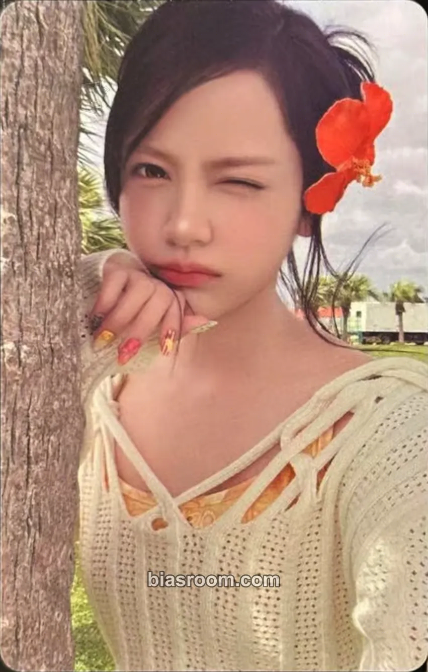 Carmen Lemon Tang Photocard - Hearts2Hearts - Hearts2Hearts K-pop photocard