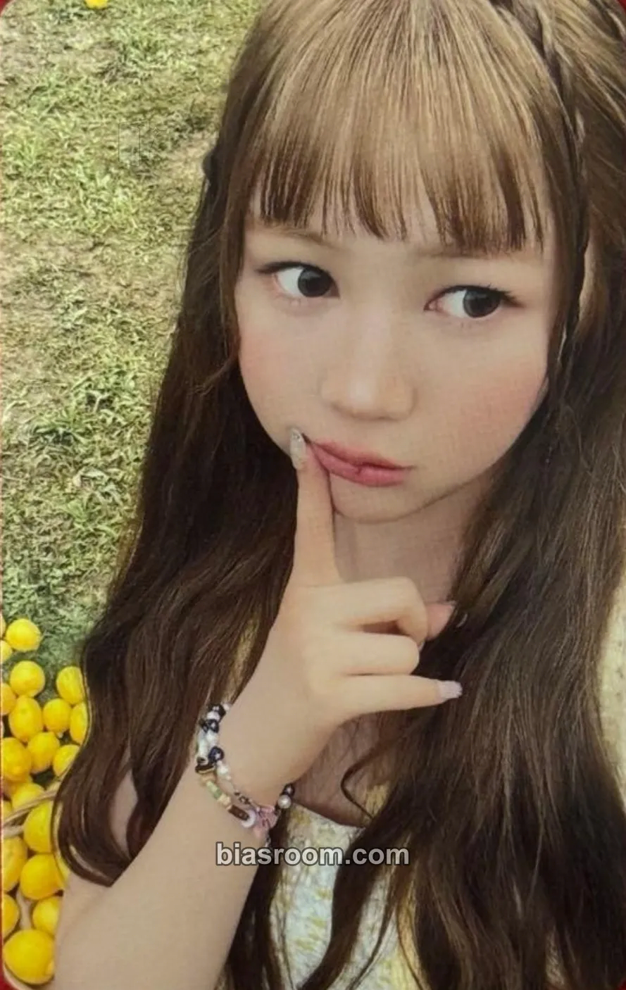 Ye-on Lemon Tang Photocard - Hearts2Hearts - Hearts2Hearts K-pop photocard