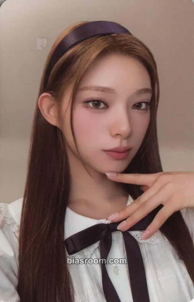 Himesha ~ of the world ~ Photocard - Cosmosy - Cosmosy K-pop photocard