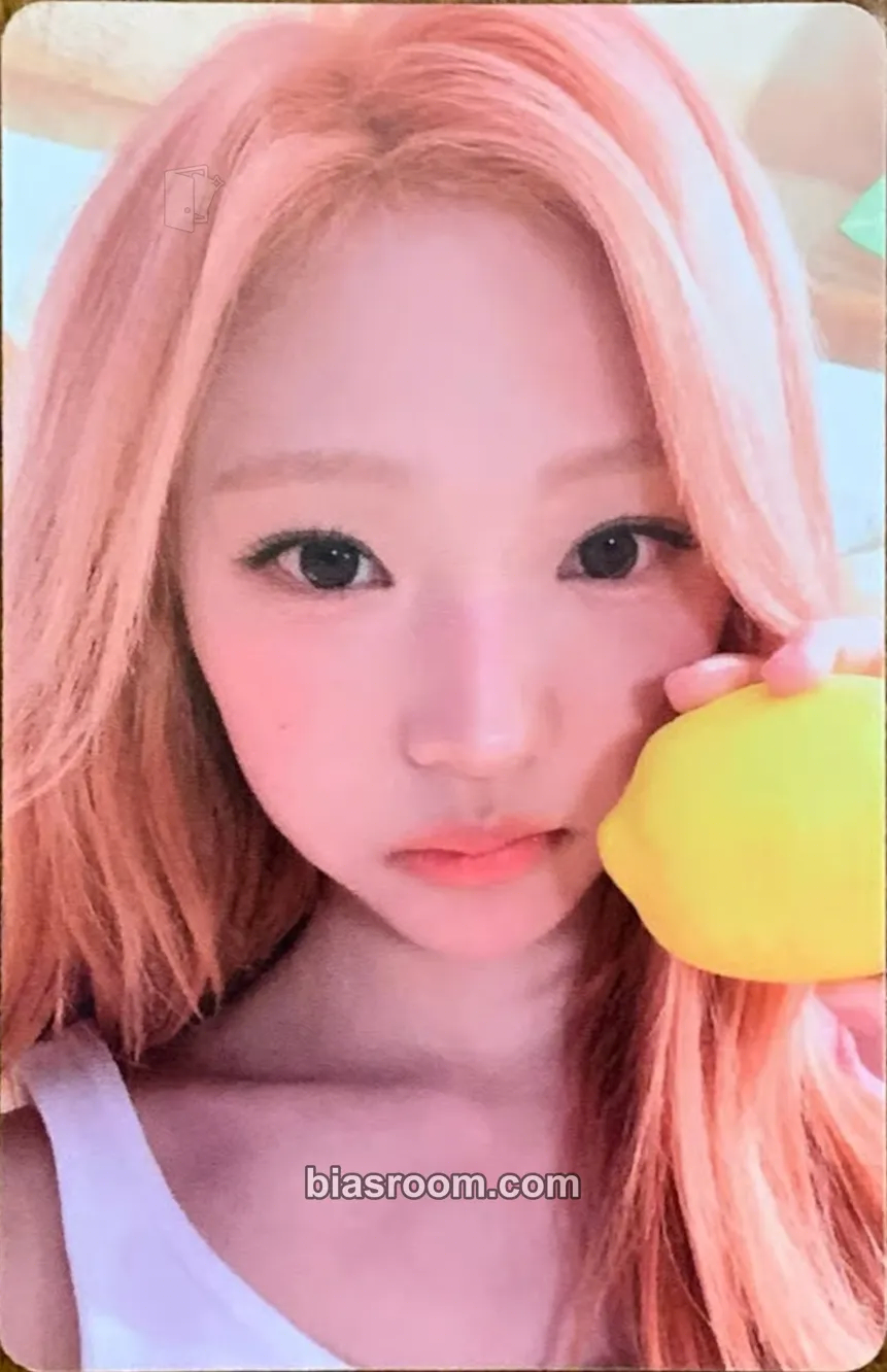 Stella Lemon Tang Photocard - Hearts2Hearts - Hearts2Hearts K-pop photocard