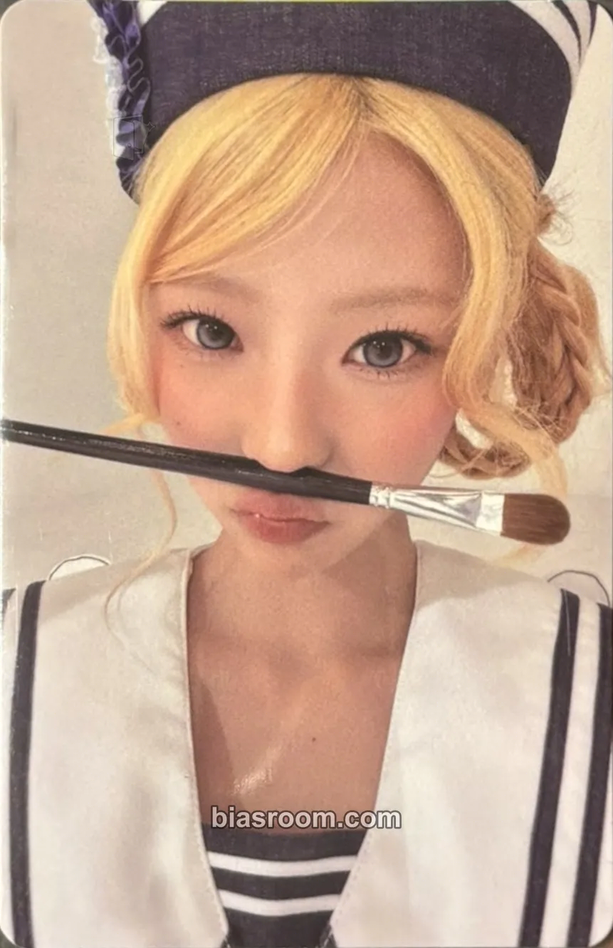 Stella Lemon Tang Photocard - Hearts2Hearts - Hearts2Hearts K-pop photocard