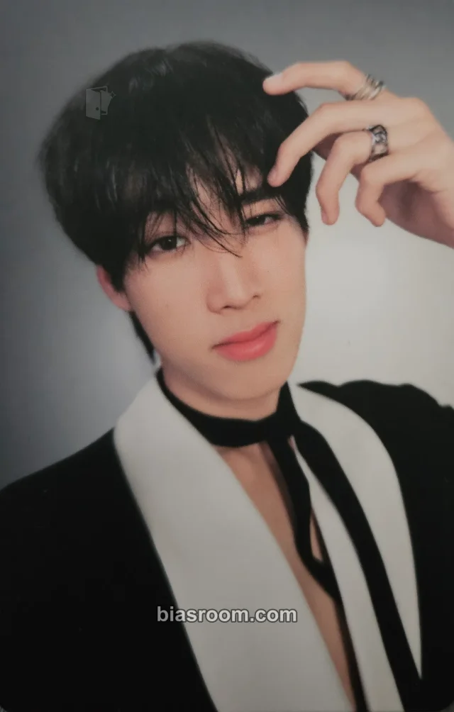 BUS - Alan - Because of You, I Shine Album album photocard photocard set