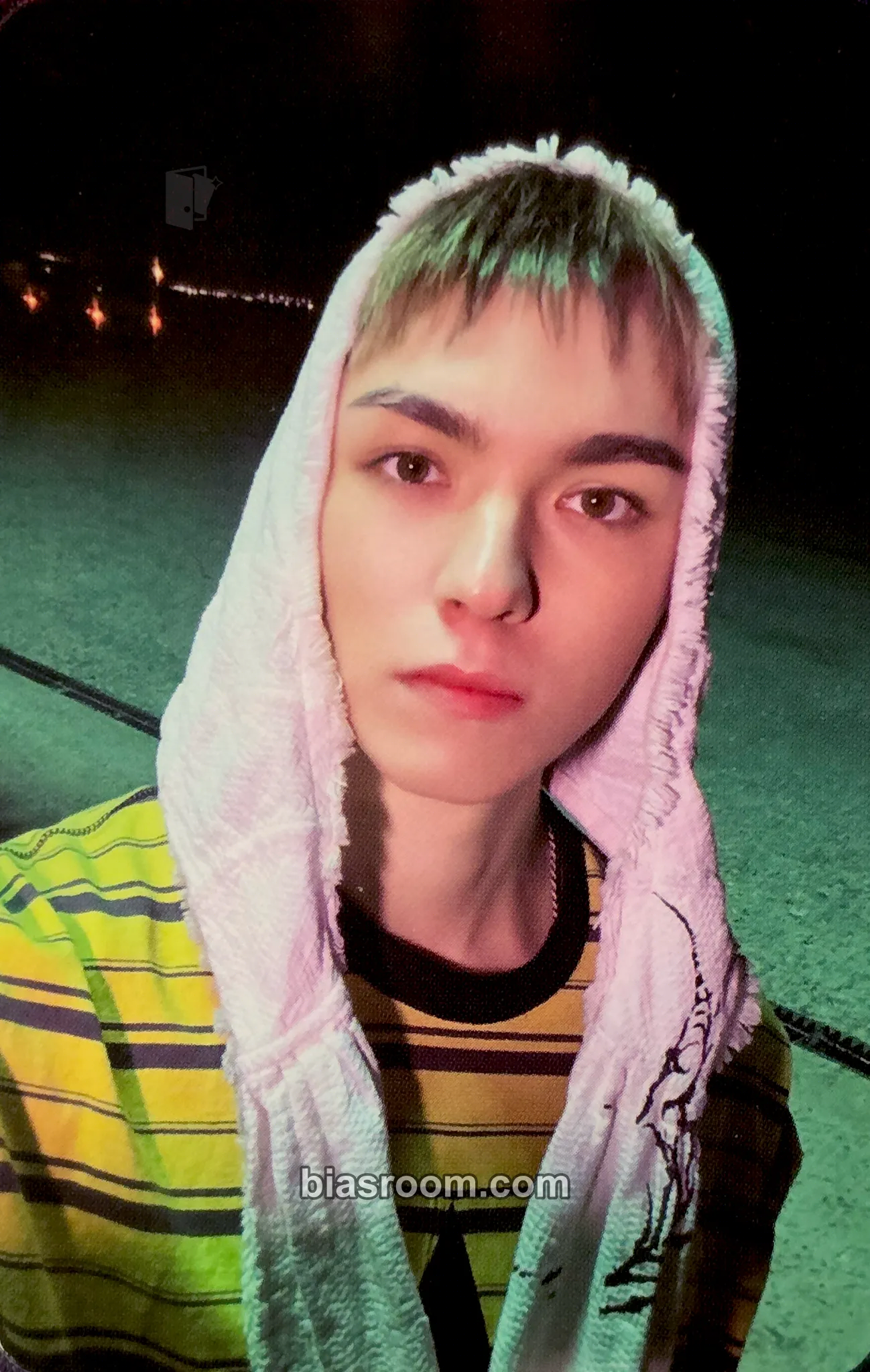 Vernon V8 Photocard - SEVENTEEN - SEVENTEEN K-pop photocard