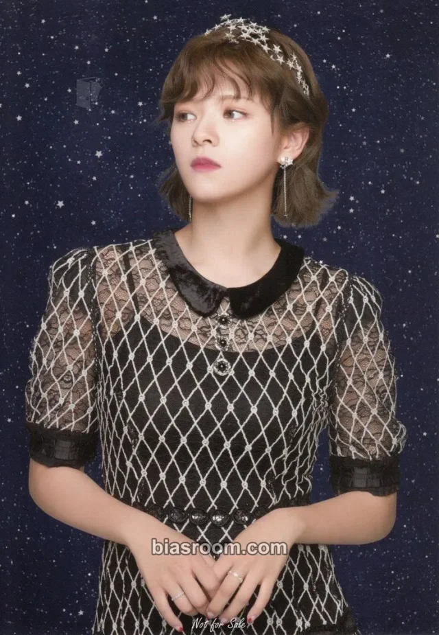 TWICE - Jeongyeon - 2018 Japan Season's Greetings: TWISTAR Other 'regular' version postcard japan season's greetings
