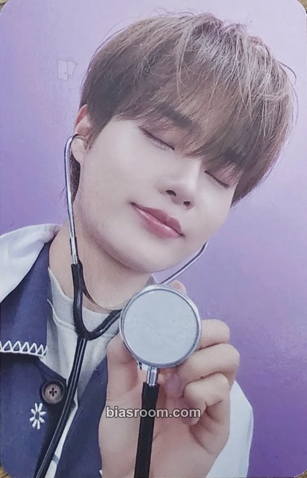 Daehwi UPSIDE DOWN Photocard - AB6IX - AB6IX K-pop photocard