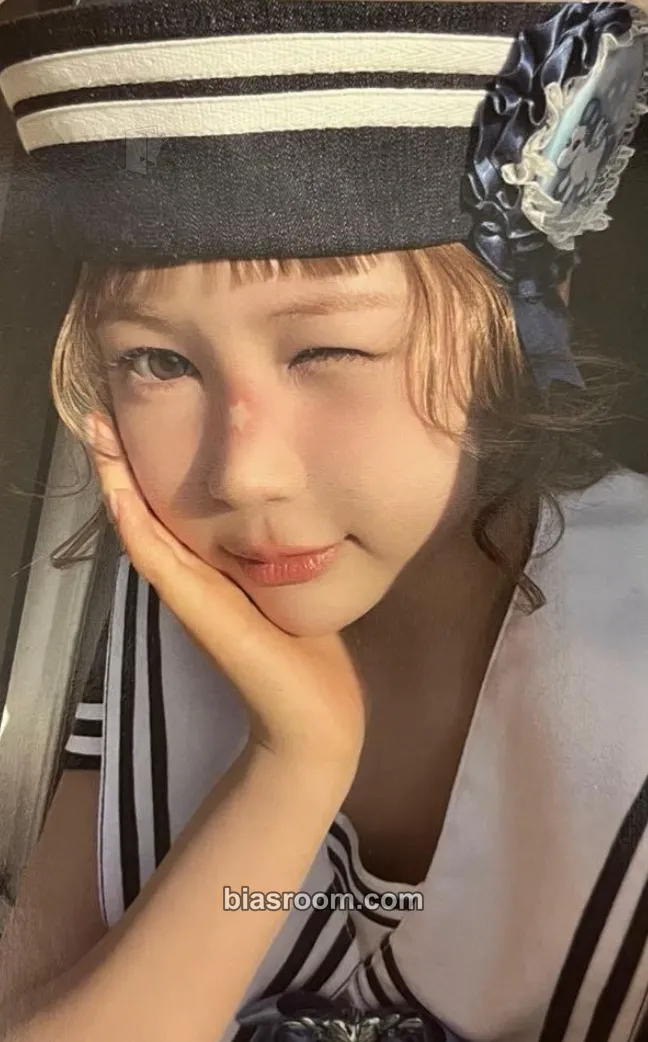 Ye-on Lemon Tang Photocard - Hearts2Hearts - Hearts2Hearts K-pop photocard