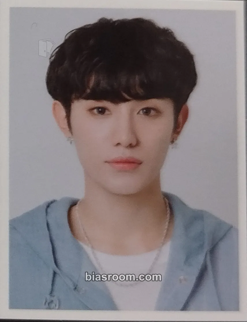 Mill Things I Can’t Say LOve - OnlyOneOf 2024 World Tour - dOpamine Photocard - OnlyOneOf - OnlyOneOf K-pop photocard