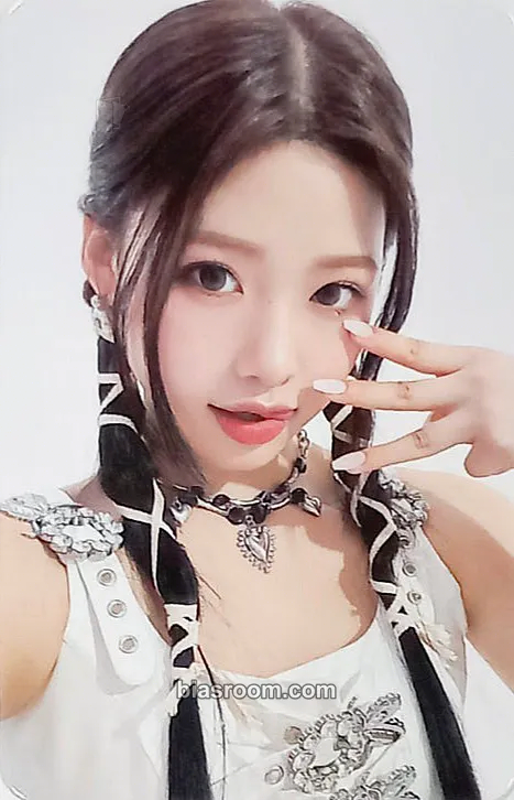 Zena Photocards (RESCENE) | Bias Room