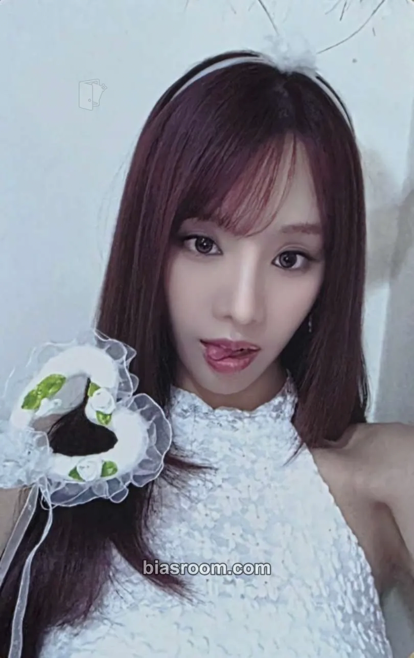 Natty Who Is She Photocard - KISS OF LIFE - KISS OF LIFE K-pop photocard
